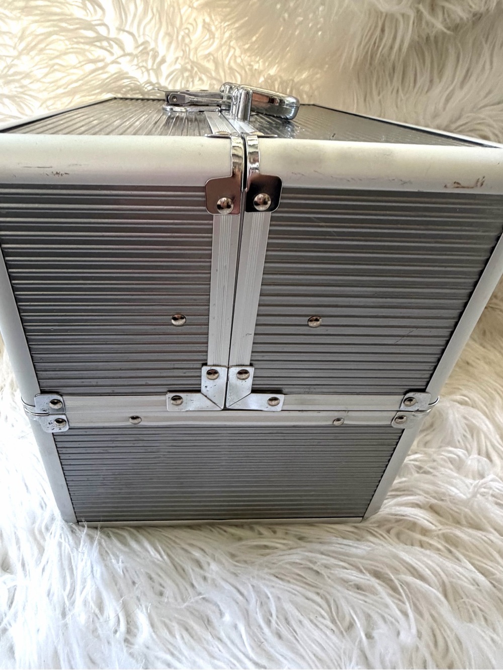 Silver Caboodles Aluminum Makeup/Tool Case - Picture 4 of 11